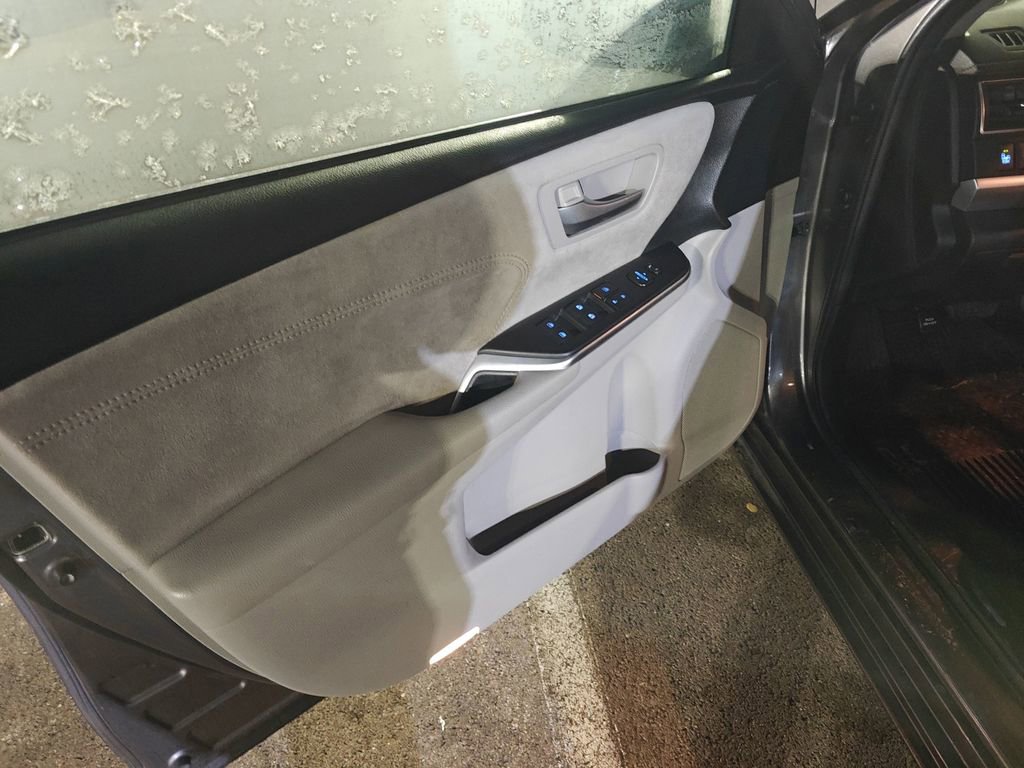 Used 2016 Toyota Camry XSE image 5