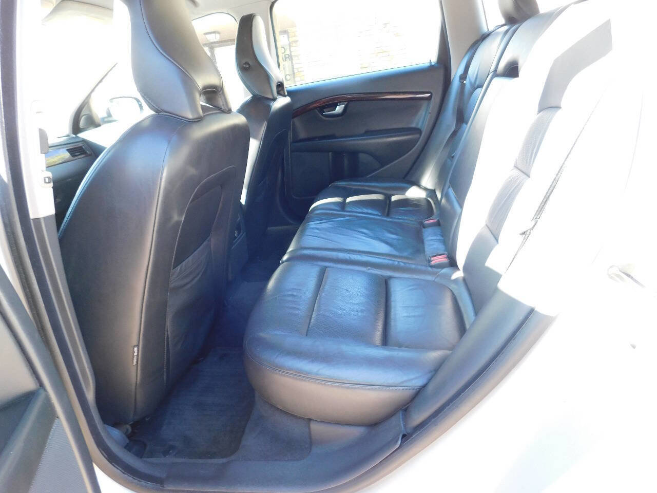 Used 2010 Volvo V70 image 15