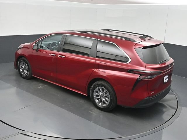 Used 2025 Toyota Sienna XLE FWD image 45