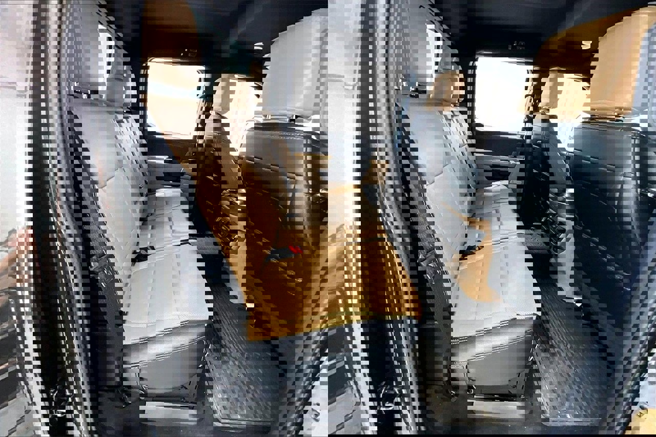 Used 2024 Ford F250 Lariat w/ Lariat Ultimate Package image 25