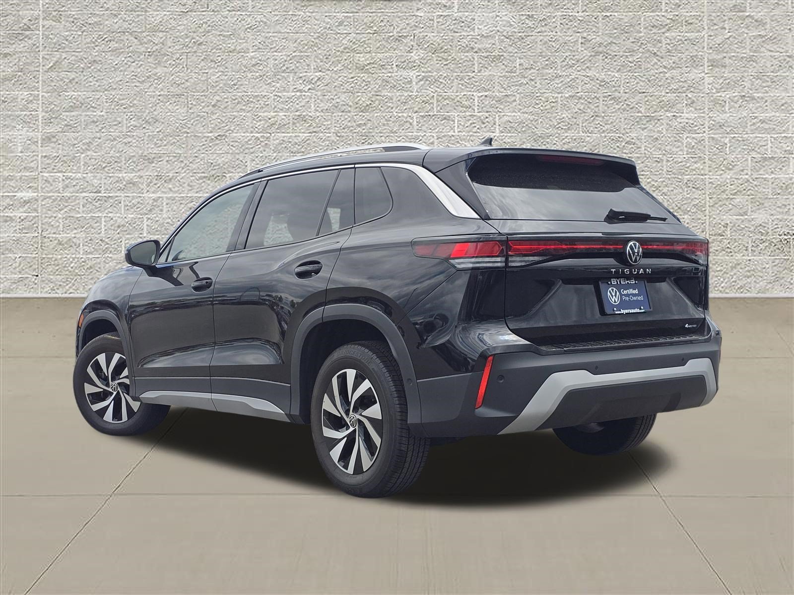 New 2025 Volkswagen Tiguan S AWD/4WD image 5
