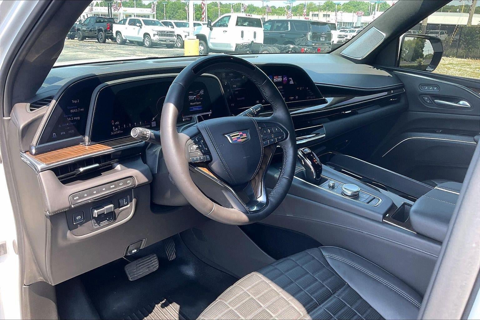 Used 2024 Cadillac Escalade Sport Platinum w/ LPO, ONYX Package AWD/4WD image 15