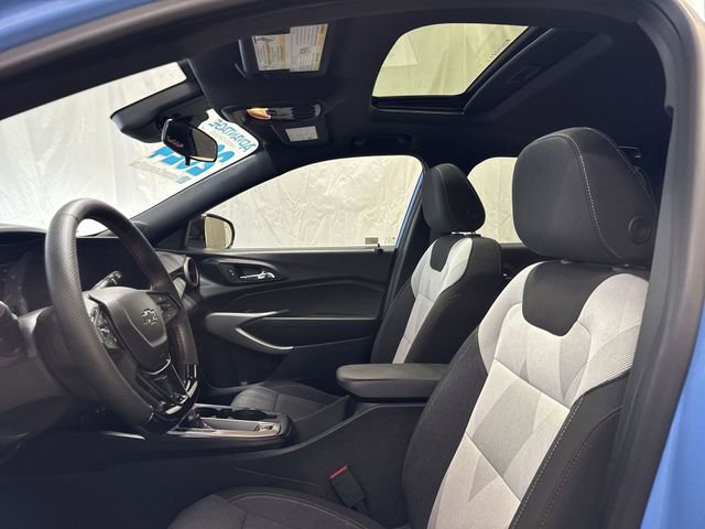 Used 2024 Chevrolet Trax RS w/ Sunroof Package image 11