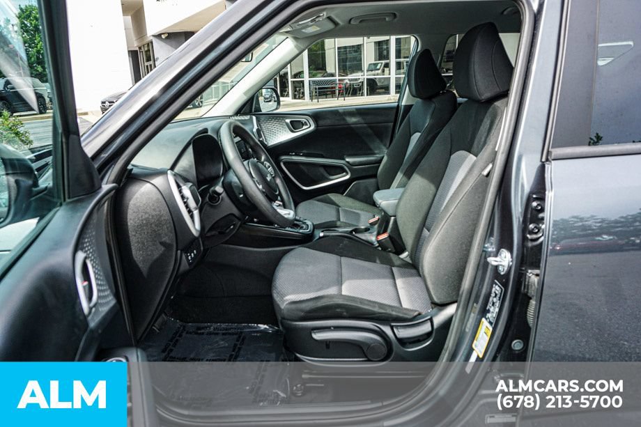 Used 2025 Kia Soul LX w/ LX Technology Package FWD image 20