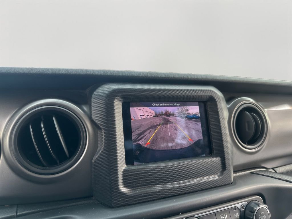 Used 2023 Jeep Gladiator Sport image 10