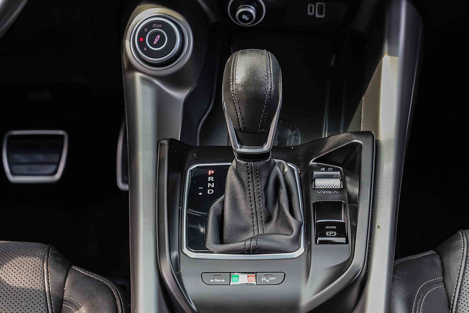 Used 2024 Alfa Romeo Tonale Veloce w/ Premium Interior Package AWD/4WD image 13