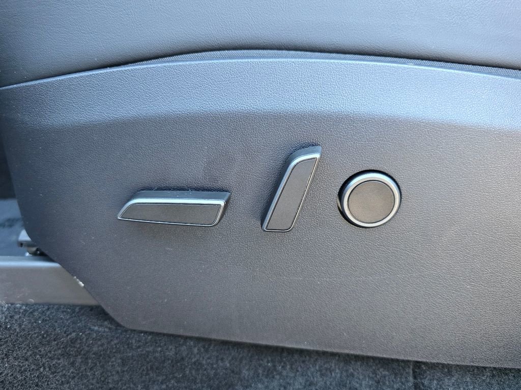 Used 2025 Tesla Model Y Long Range AWD/4WD image 15