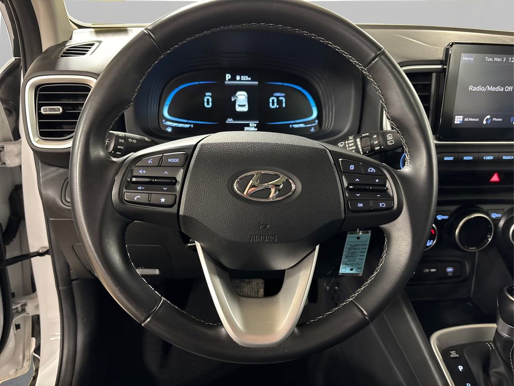 Used 2023 Hyundai Venue SEL w/ Cargo Package image 25