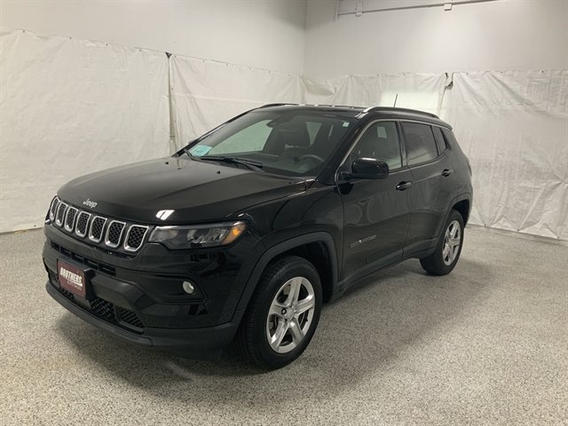 Used 2023 Jeep Compass Latitude image 2
