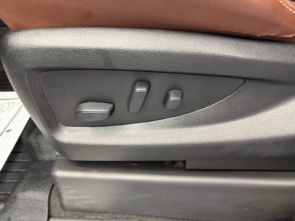 Used 2019 Chevrolet Suburban Premier w/ Premier Plus Edition AWD/4WD image 36