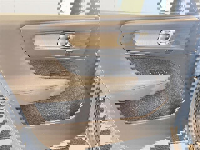 Used 2024 Volvo XC40 B5 Core image 14