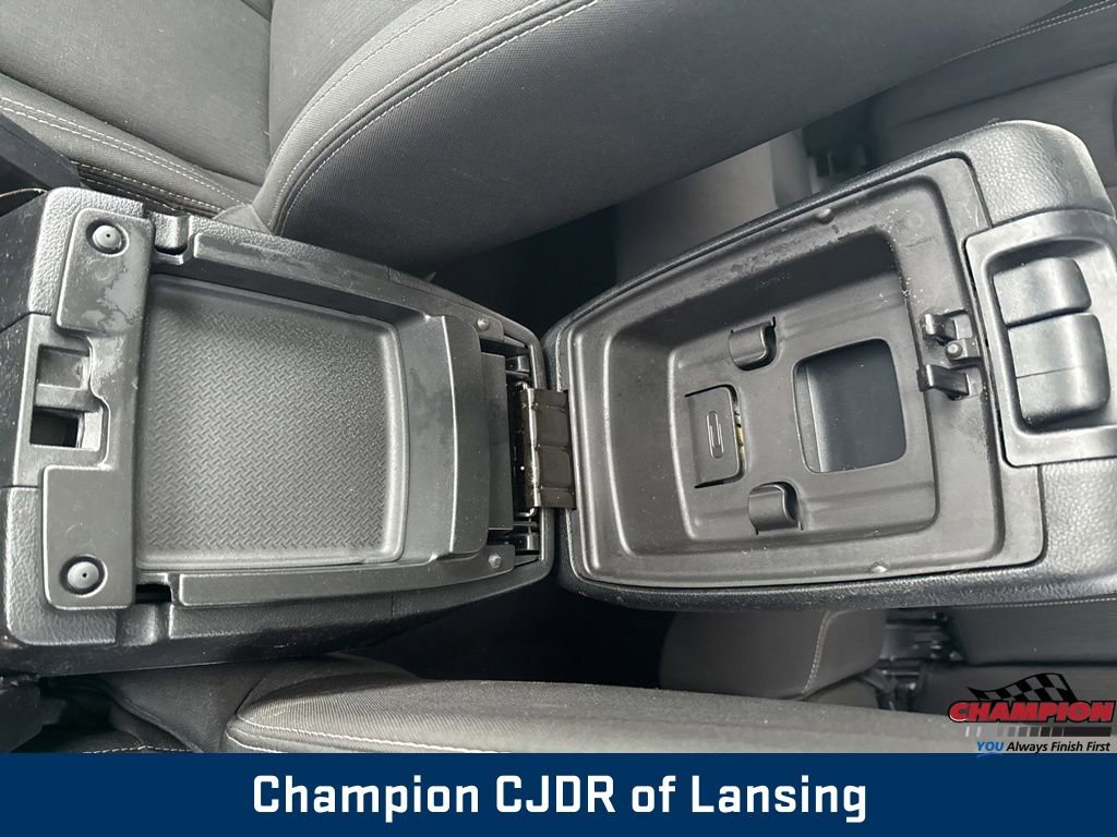 Used 2016 Jeep Wrangler Unlimited Rubicon w/ Connectivity Group image 32