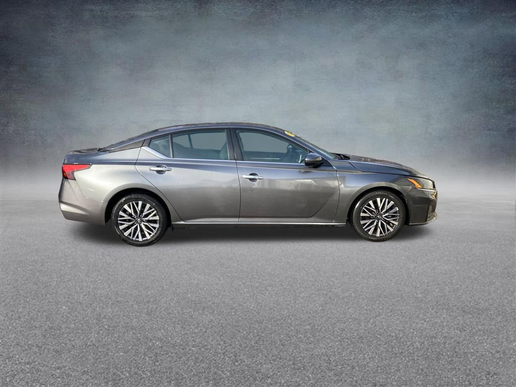 Used 2023 Nissan Altima 2.5 SV image 9