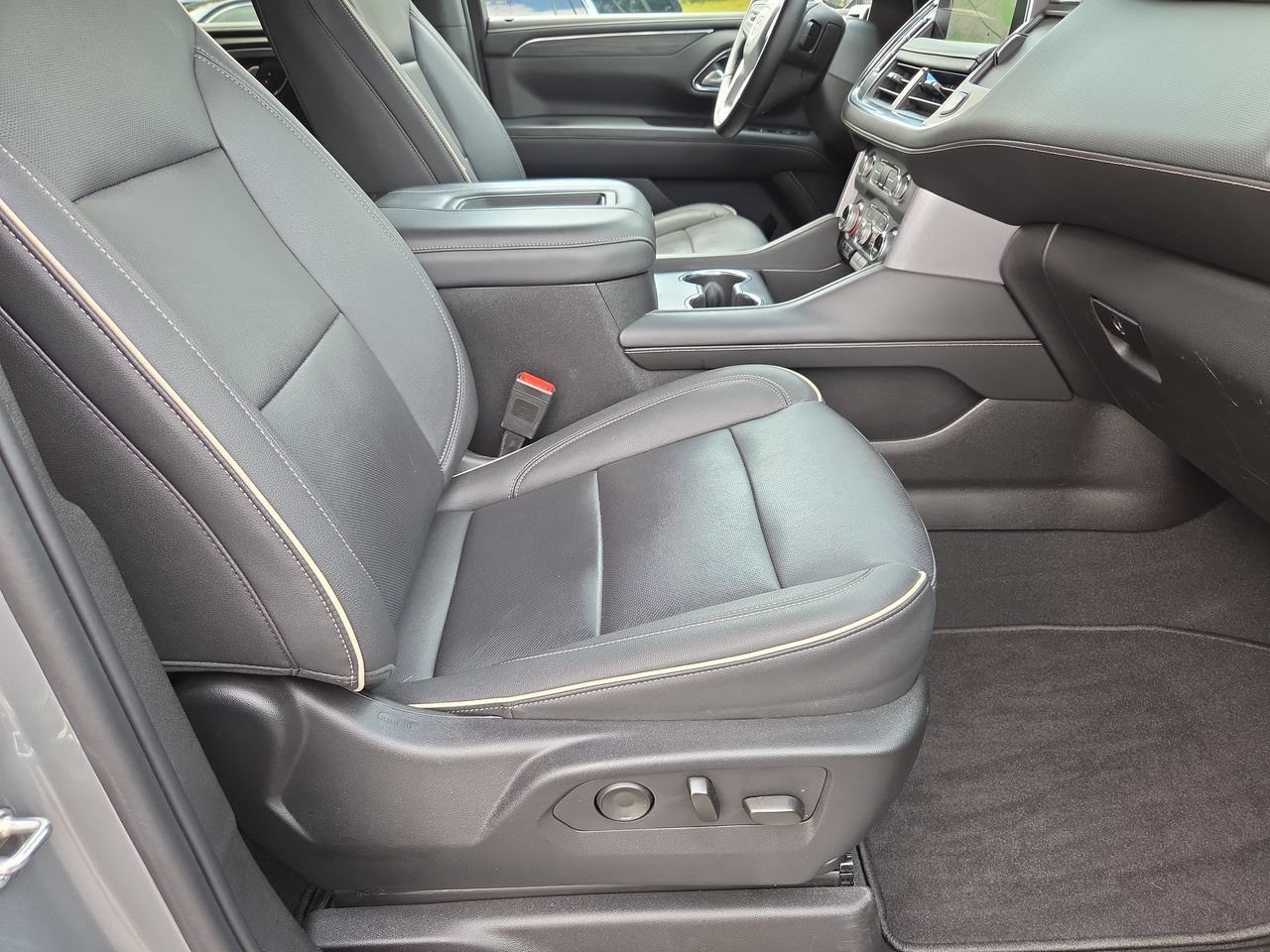 Used 2023 GMC Yukon SLT RWD image 28