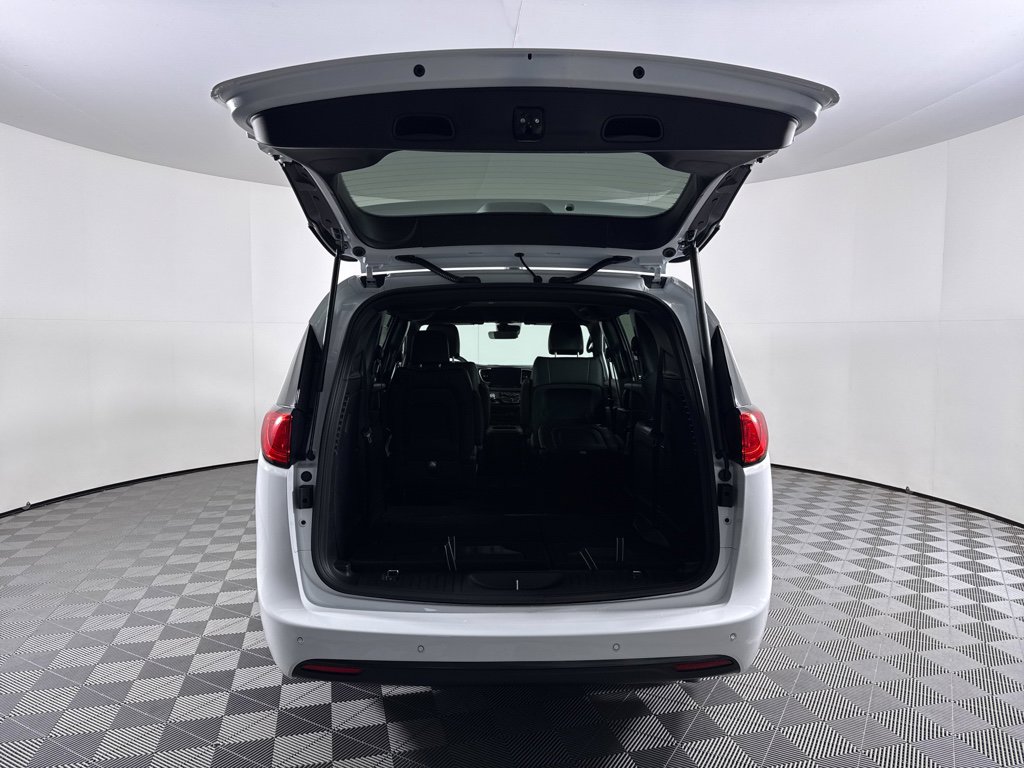 New 2026 Chrysler Voyager LX FWD image 11