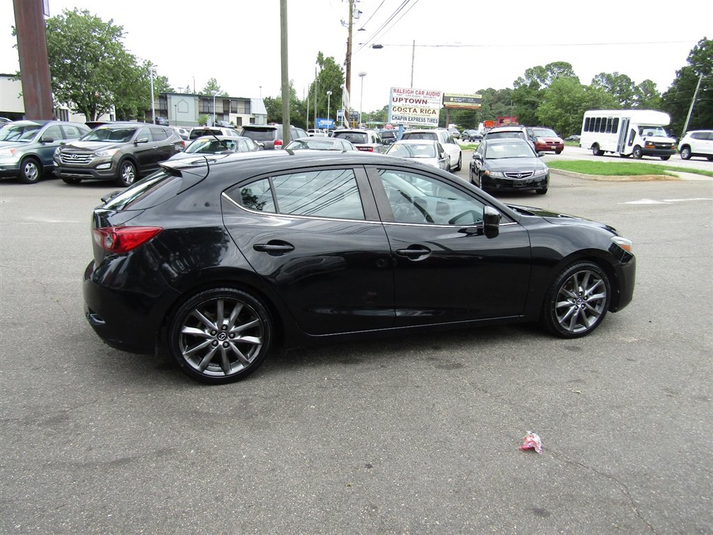 Used 2018 MAZDA MAZDA3 Touring FWD image 8