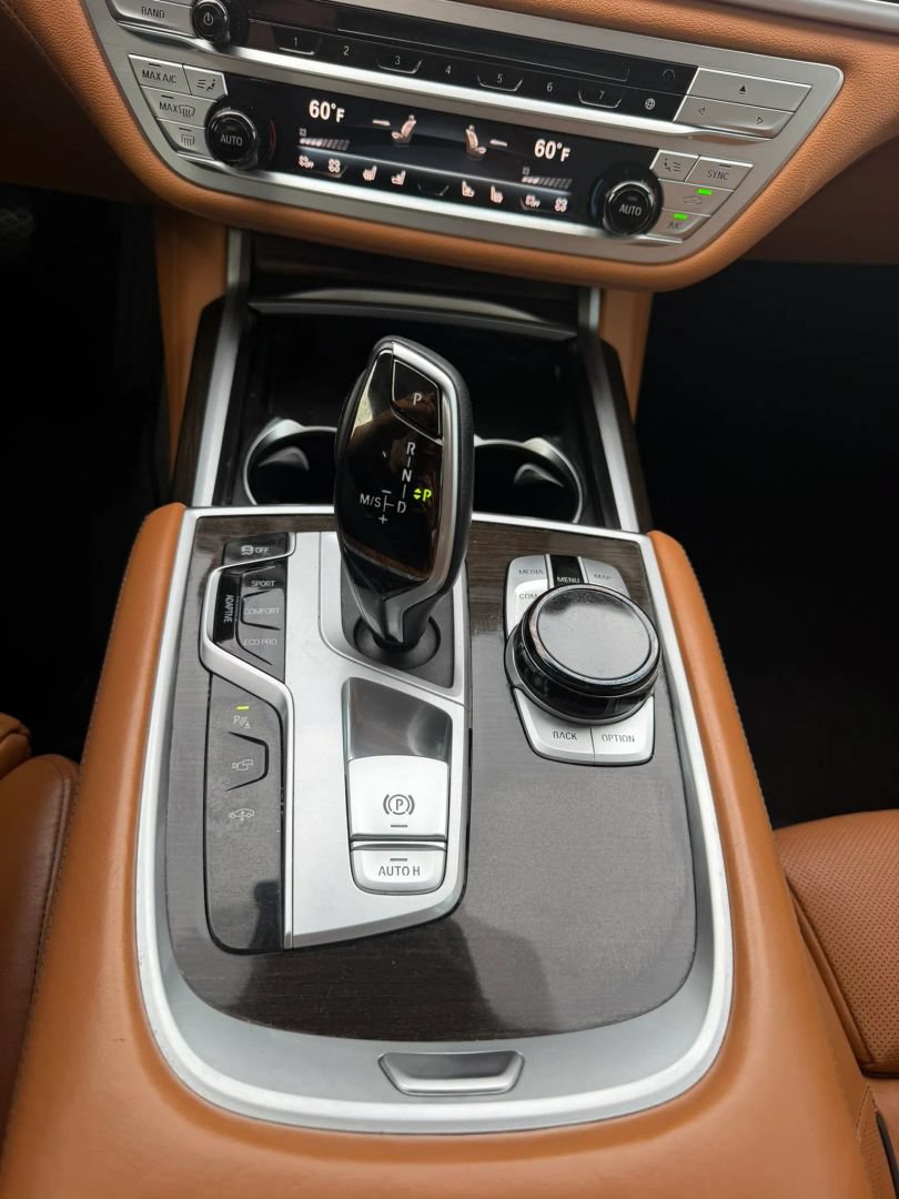 Used 2020 BMW 750i xDrive w/ Autobahn Package AWD/4WD image 26