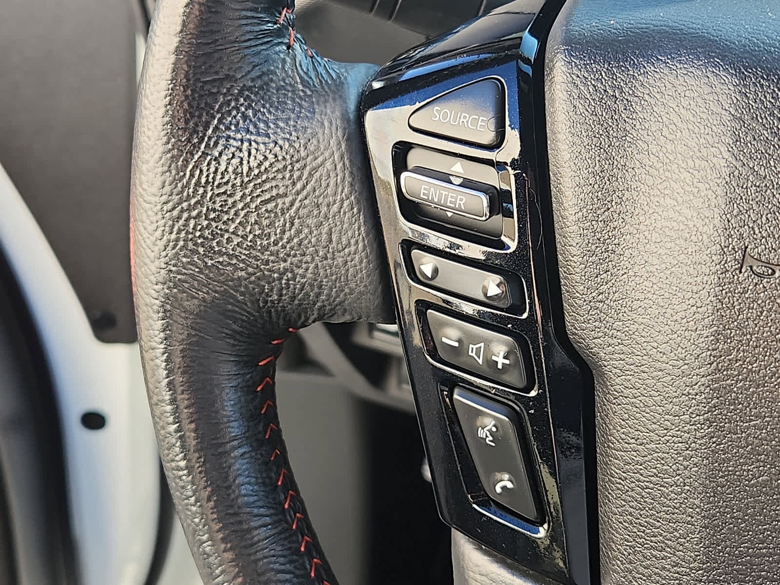 Used 2022 Nissan Frontier PRO-4X w/ Technology Package image 23