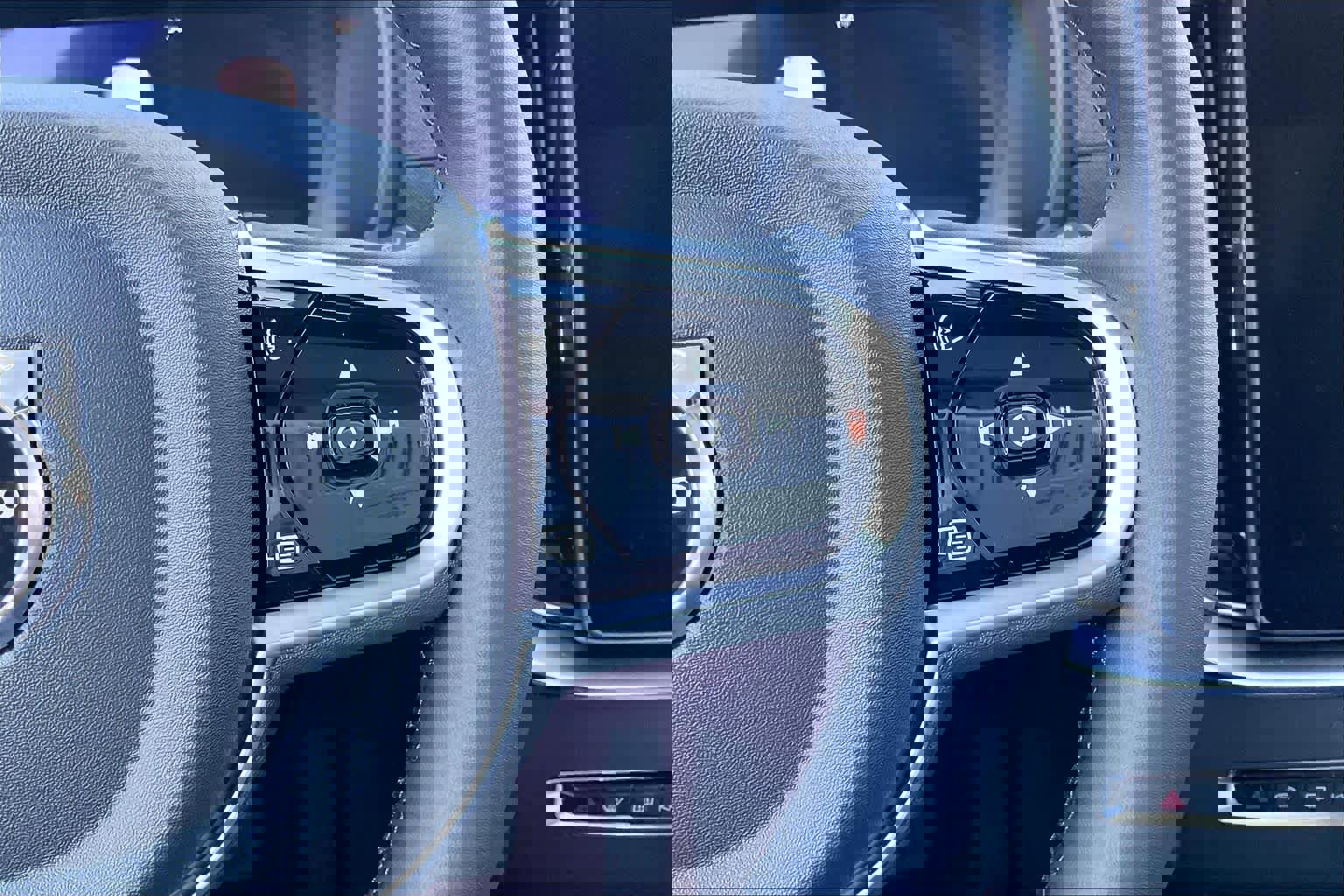 New 2026 Volvo XC90 B6 Ultra w/ Protection Package image 18