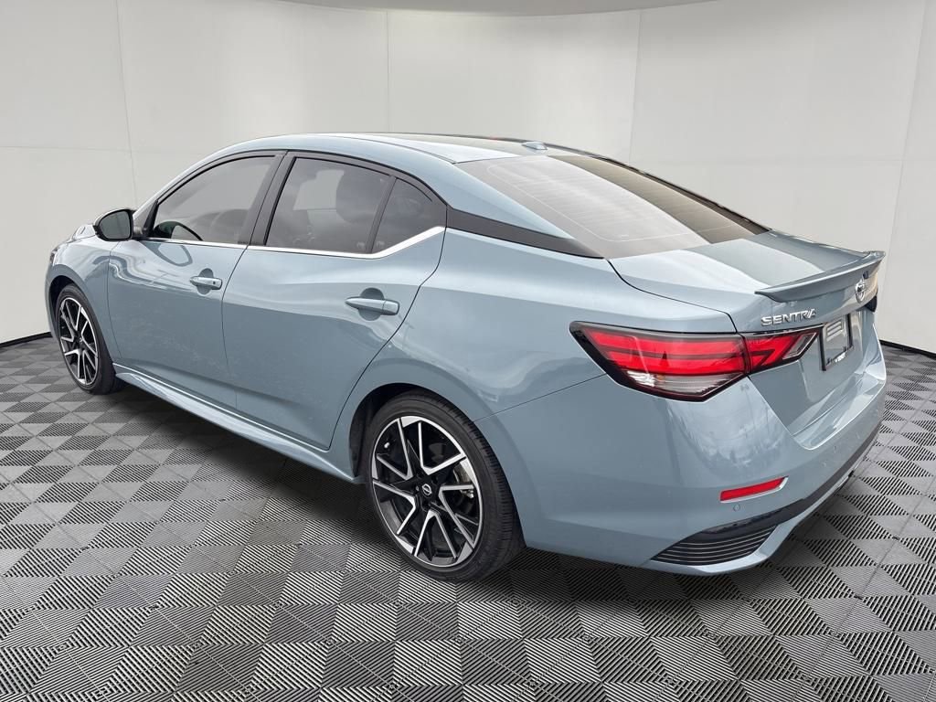 Used 2025 Nissan Sentra SR image 3