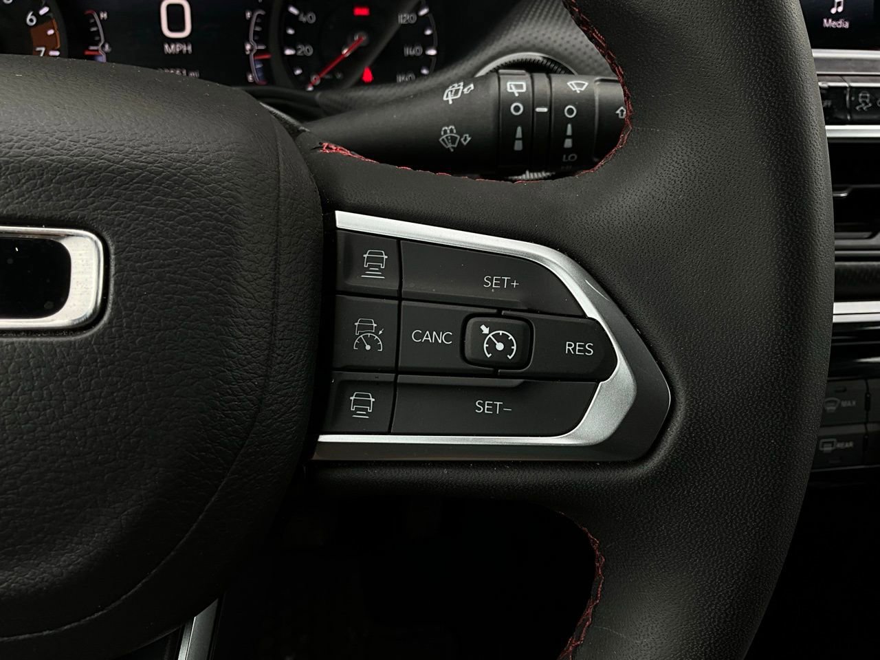 Used 2025 Jeep Compass Trailhawk image 35