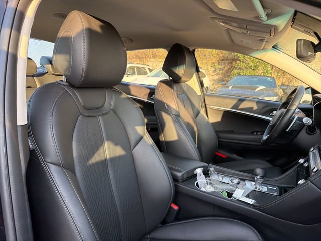 Used 2025 Genesis G70 2.5T image 18