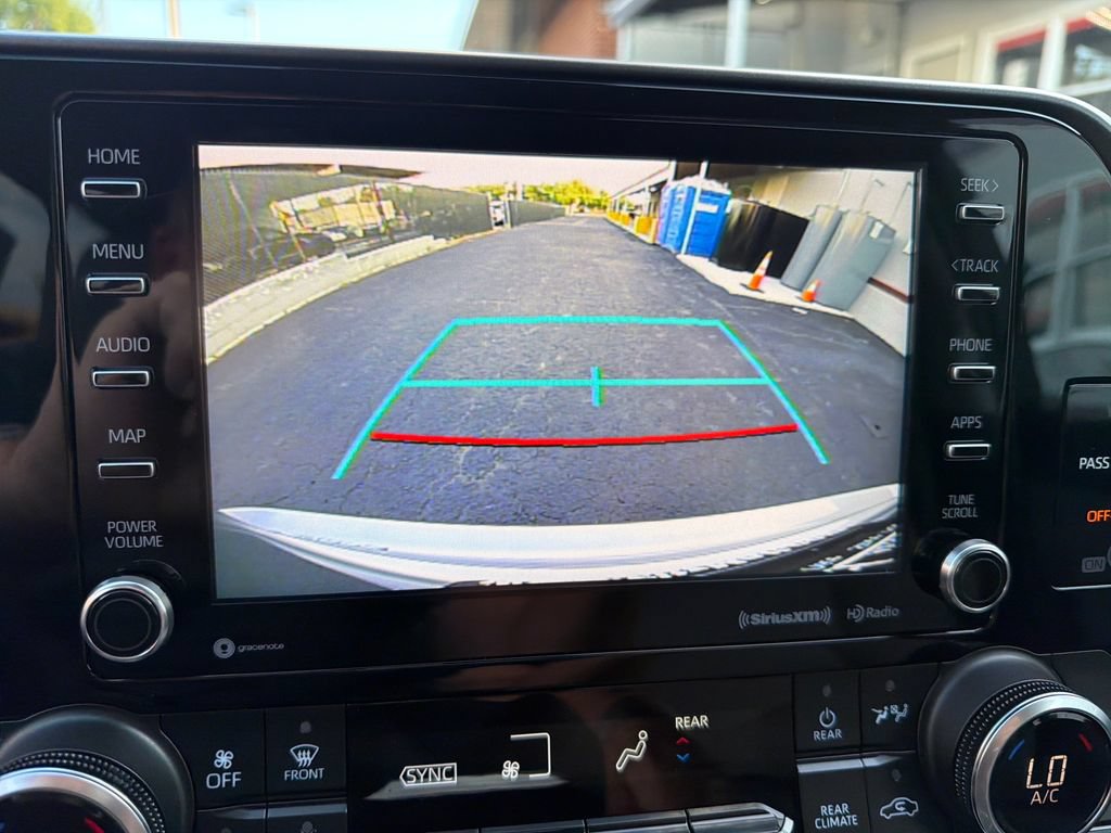 Used 2020 Toyota Highlander LE FWD image 15