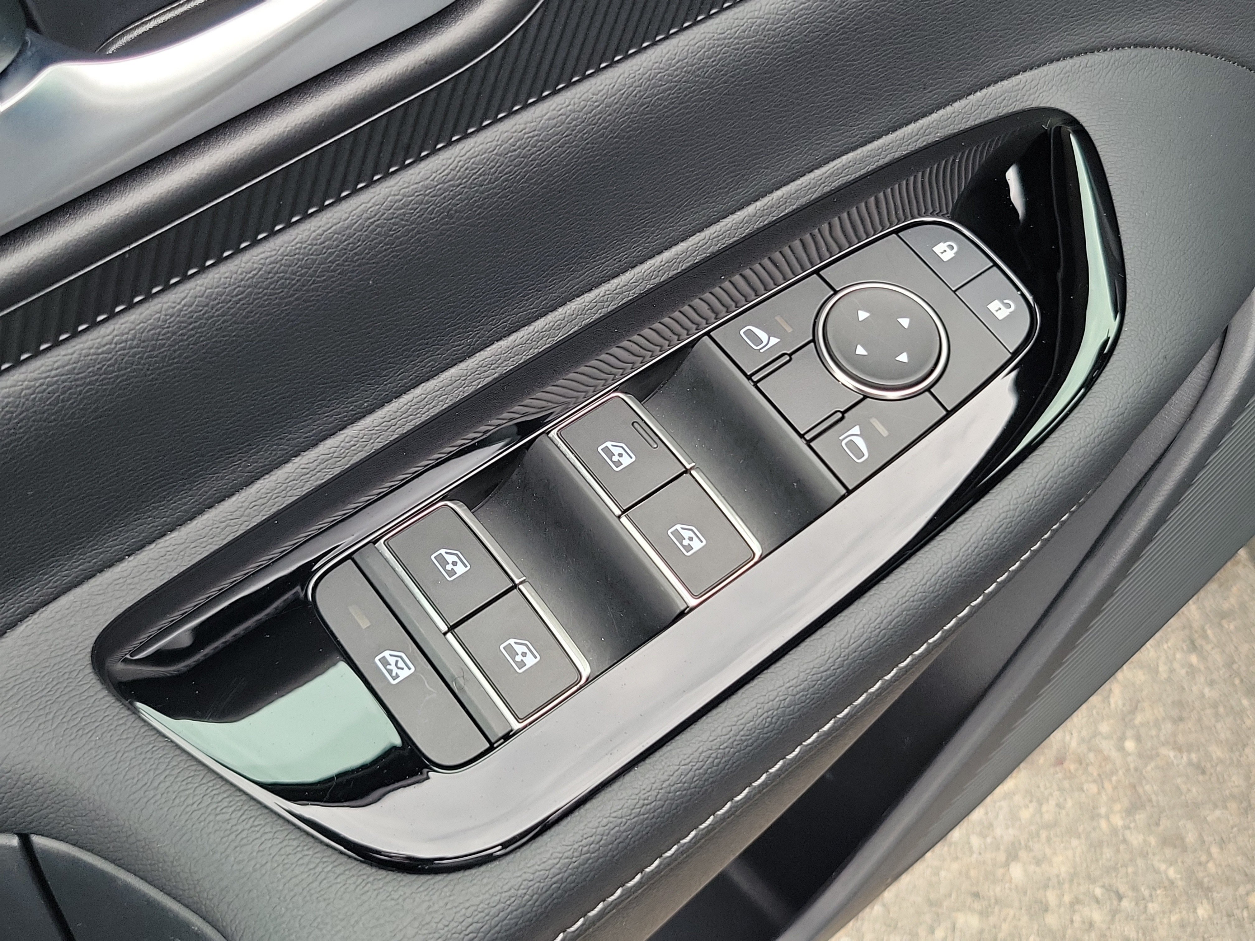 Certified 2025 Nissan Murano SV FWD image 29