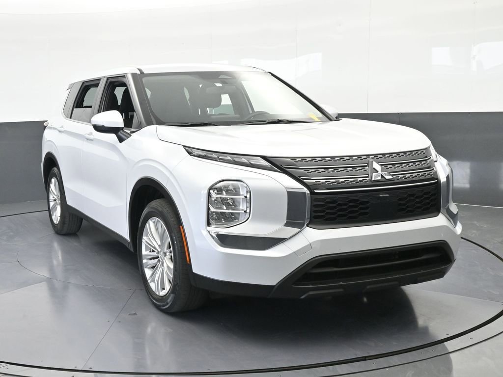 Used 2023 Mitsubishi Outlander ES image 9