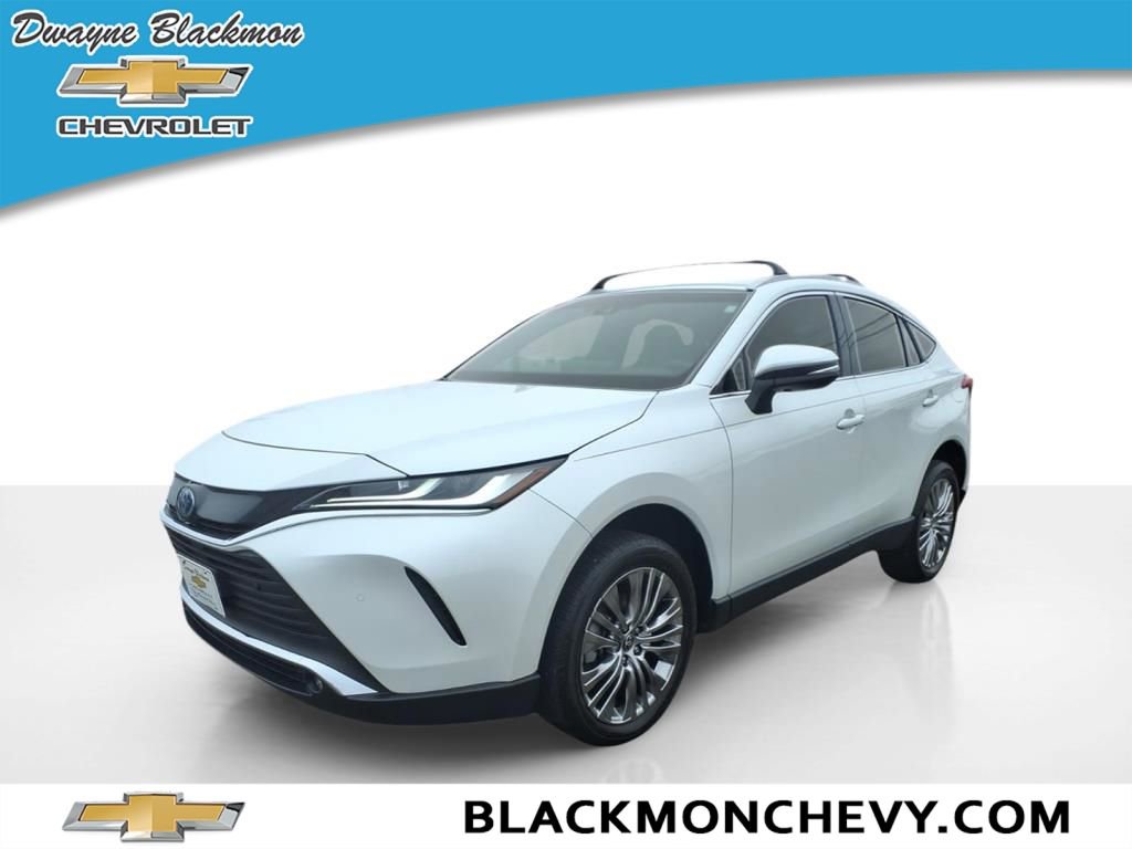 Used 2024 Toyota Venza XLE image 7