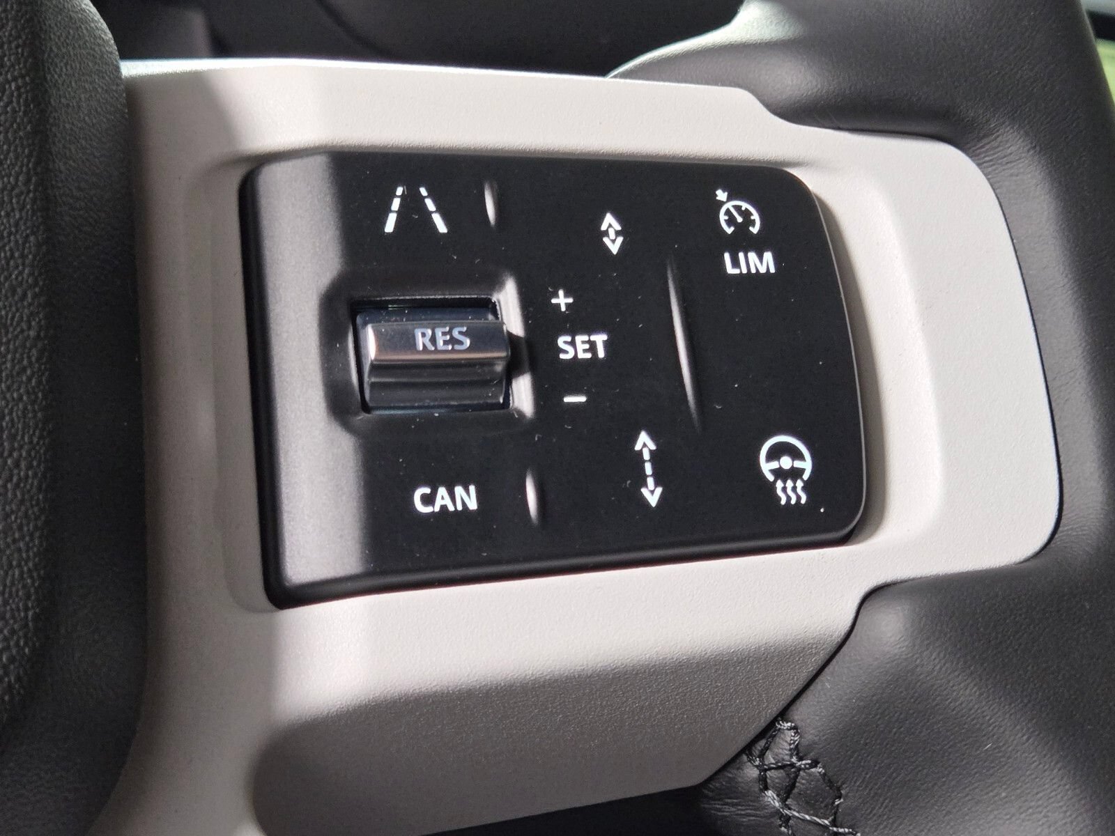 New 2026 Land Rover Defender 110 X-Dynamic SE AWD/4WD image 25