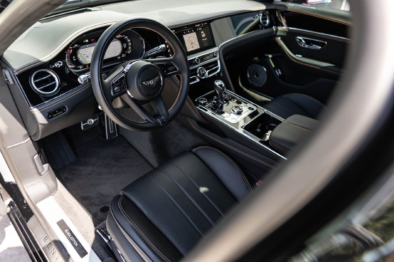 Certified 2025 Bentley Flying Spur Plug-In Hybrid AWD/4WD image 24