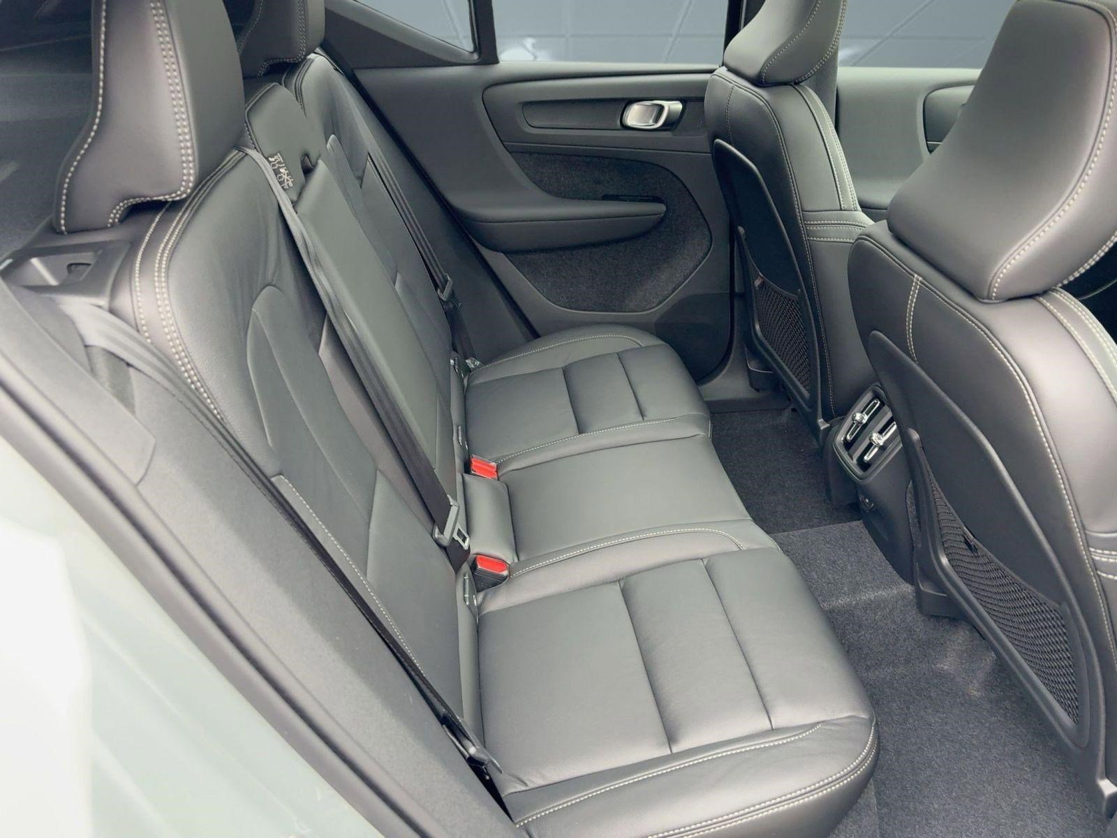 New 2026 Volvo XC40 B4 Core image 31