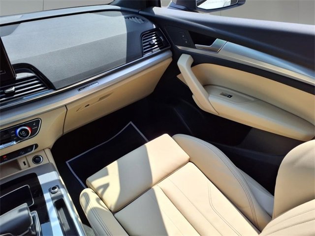 Certified 2025 Audi Q5 2.0T Premium w/ Convenience Plus Package image 12