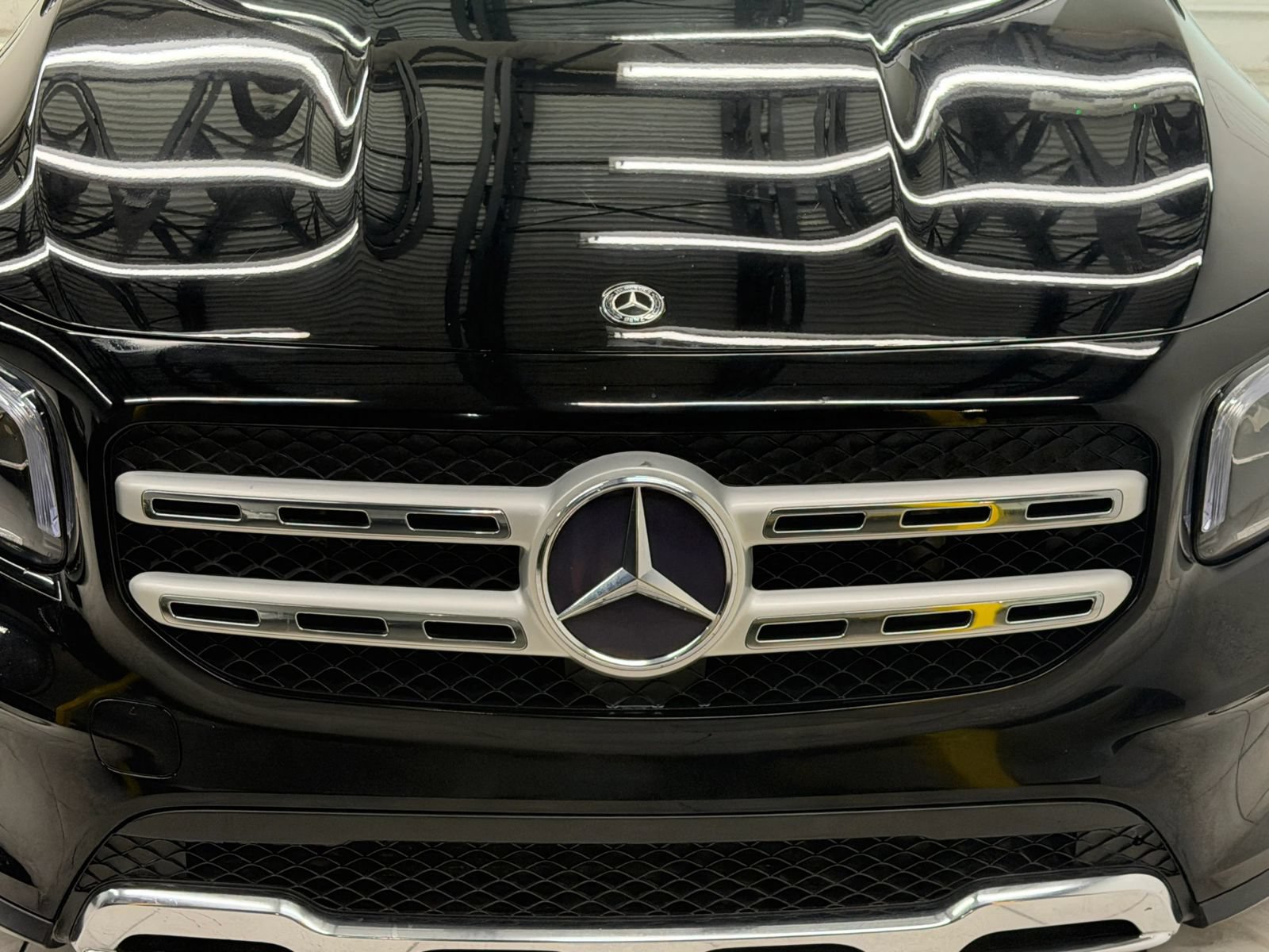 Used 2020 Mercedes-Benz GLB 250 w/ Premium Package image 5
