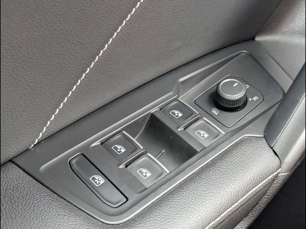 Used 2023 Volkswagen Tiguan SE R-Line FWD image 12