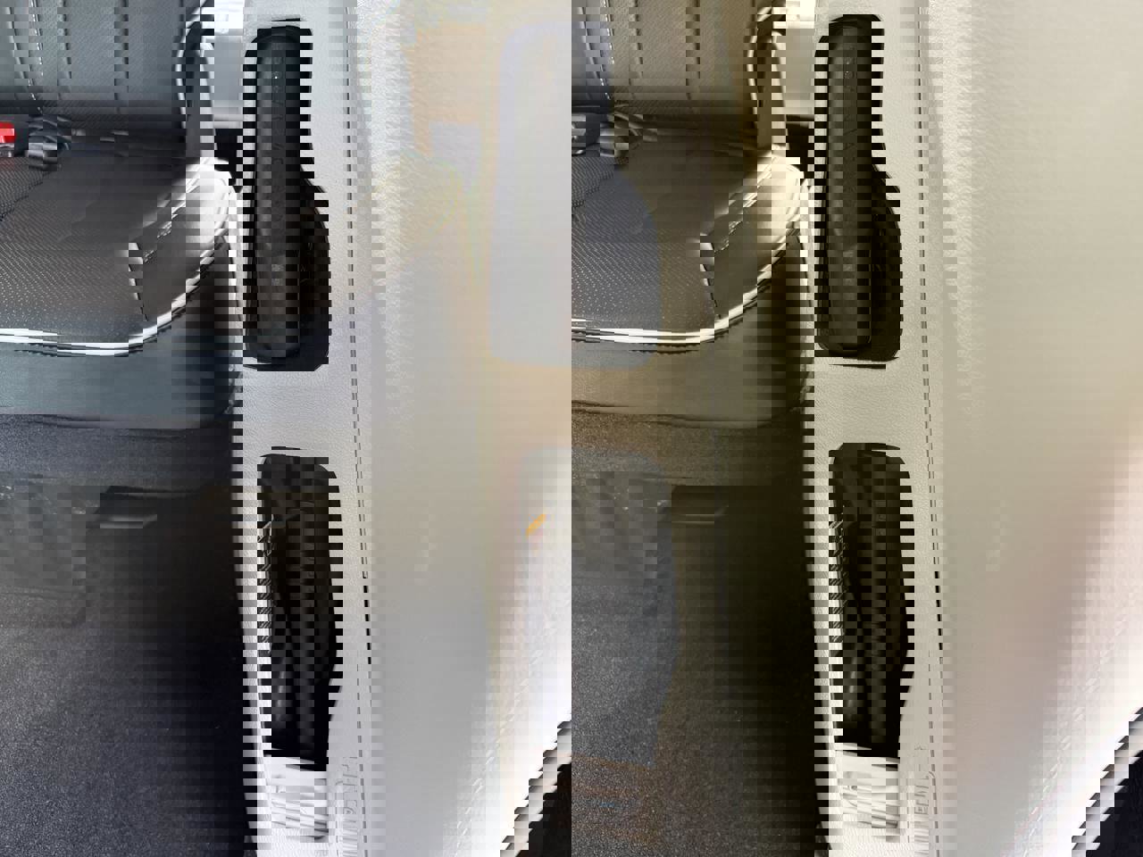 Used 2022 Chrysler Pacifica Limited w/ Uconnect Theater Family Group image 46