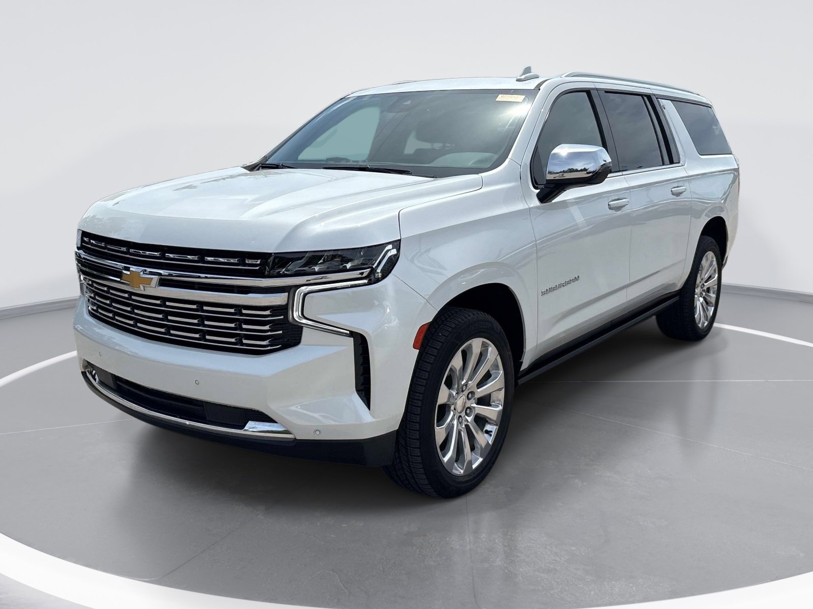 Used 2023 Chevrolet Suburban Premier AWD/4WD image 3