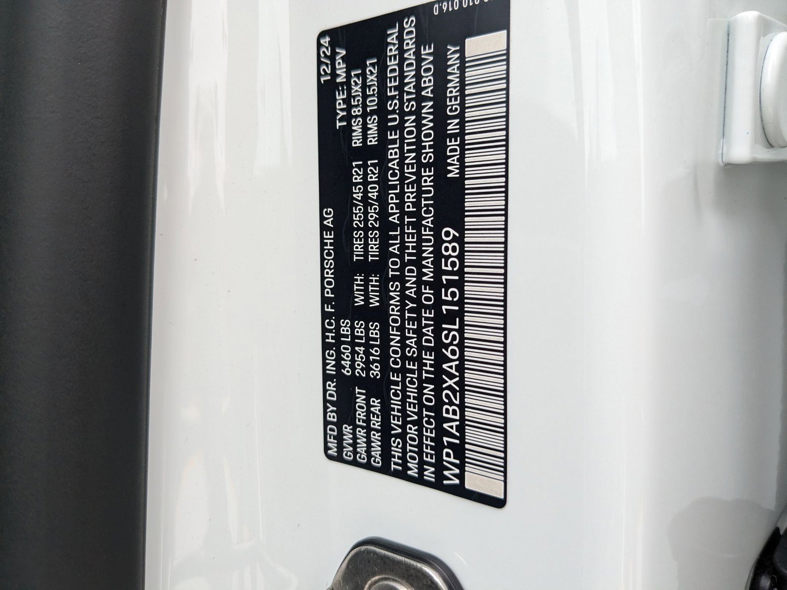 New 2025 Porsche Macan 4S Electric image 30