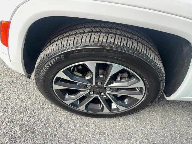 Used 2023 Jeep Grand Cherokee L Overland AWD/4WD image 3
