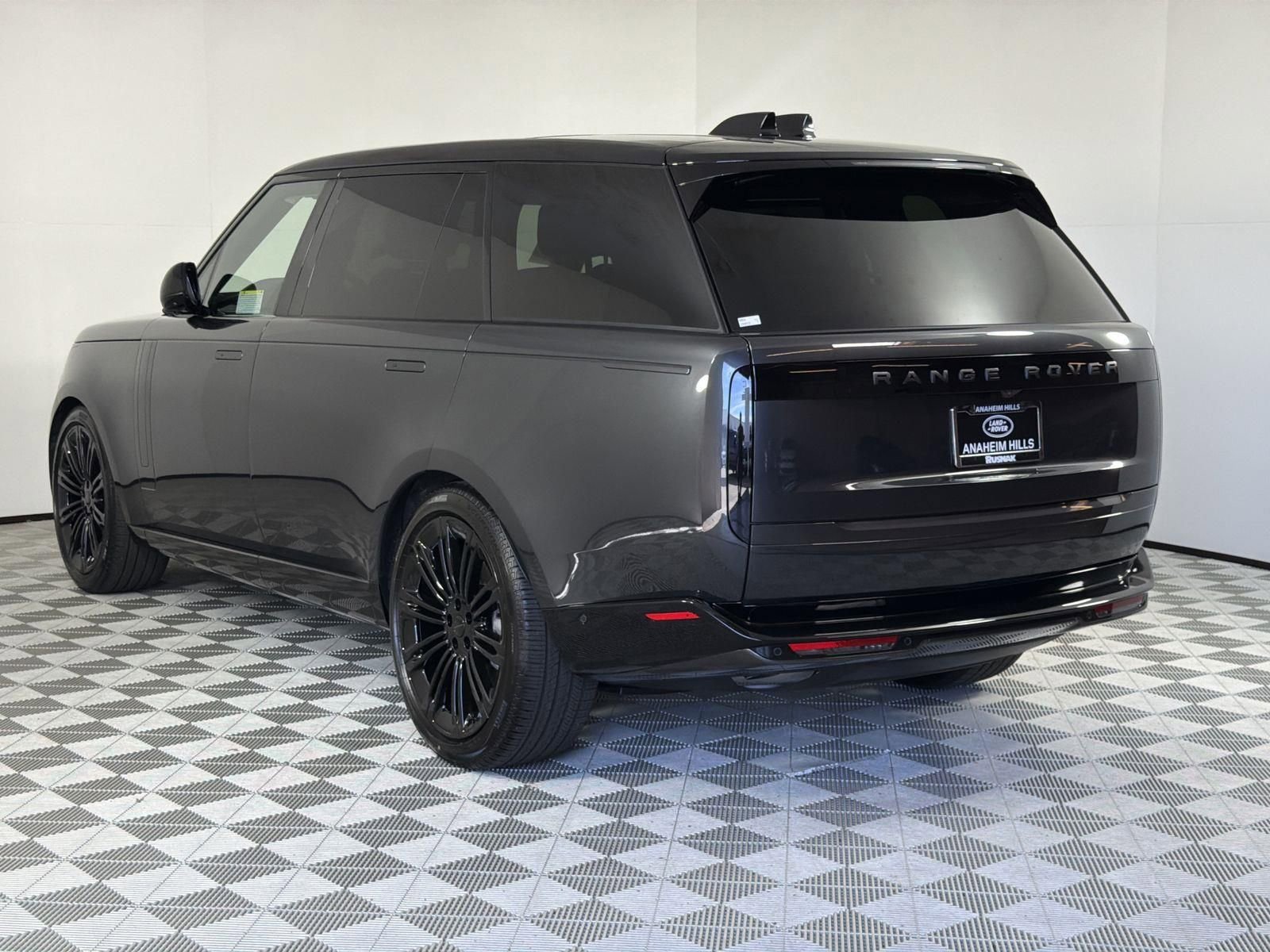 New 2026 Land Rover Range Rover Long Wheelbase SE image 3