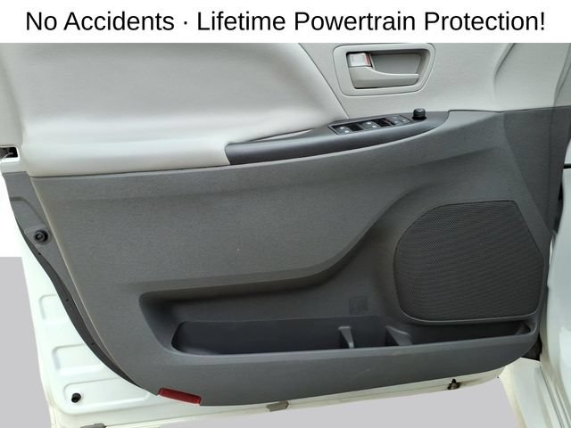 Used 2020 Toyota Sienna L FWD image 10