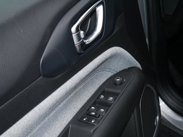 Used 2024 Jeep Compass Latitude w/ Sun and Sound Group image 15