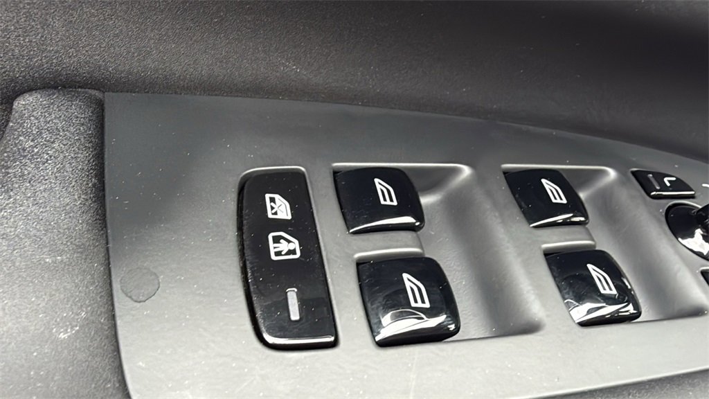 Certified 2025 Volvo XC90 B6 Plus image 15