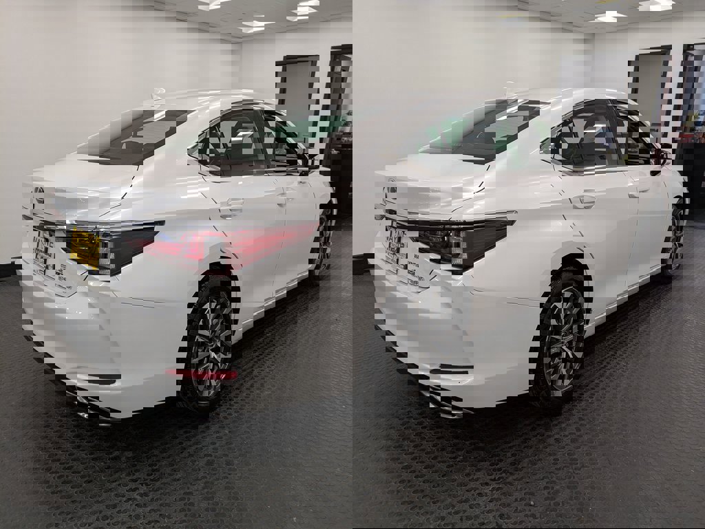 Used 2022 Lexus ES 350 image 4