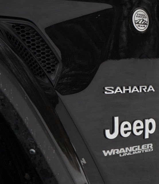 Used 2022 Jeep Wrangler Unlimited Sahara w/ Cold Weather Group AWD/4WD image 29