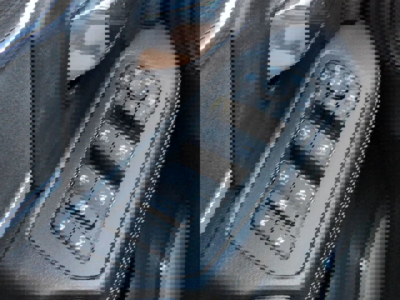 Used 2025 RAM 3500 Laramie AWD/4WD image 25