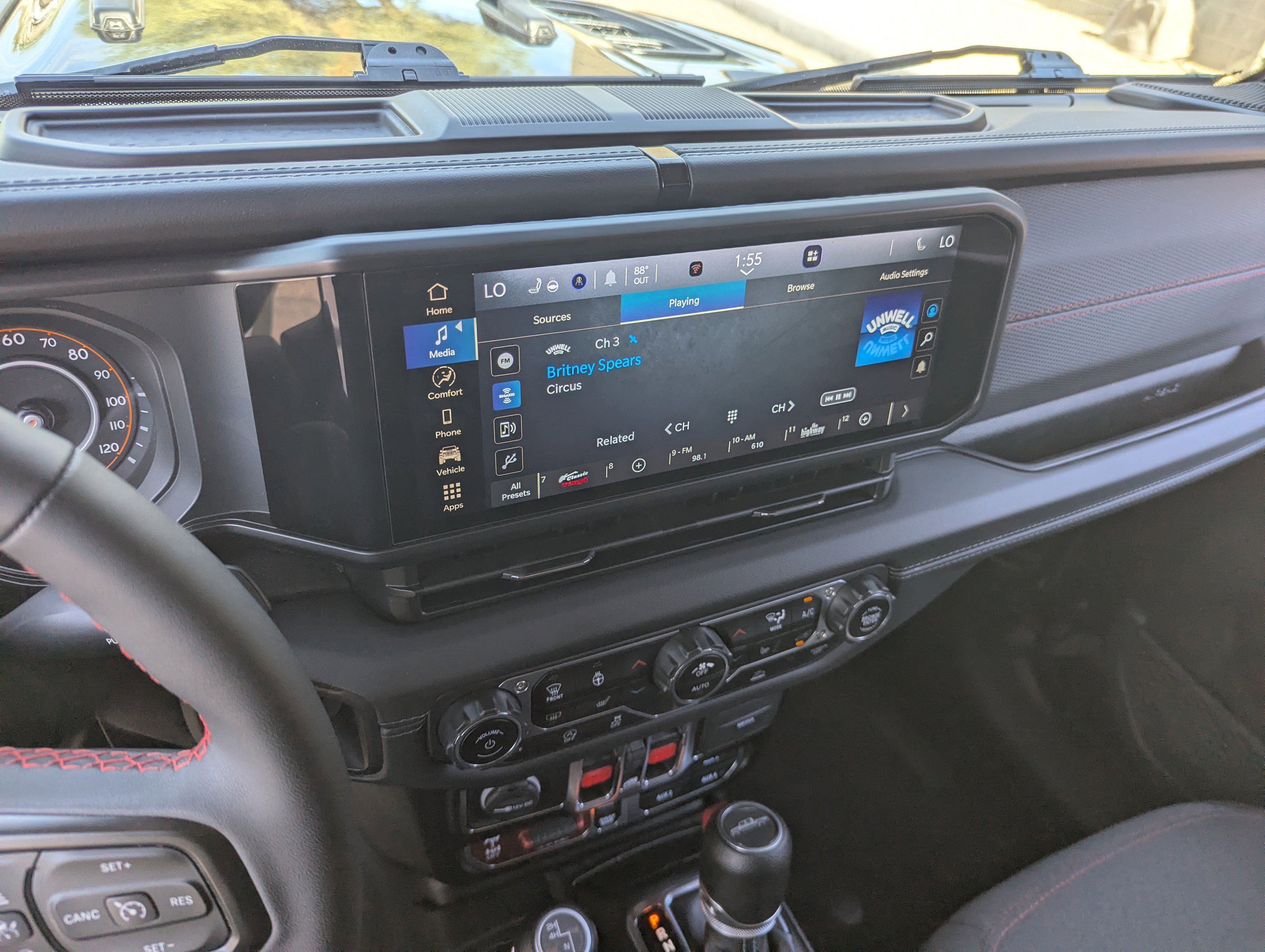 Used 2024 Jeep Gladiator Rubicon w/ Convenience Group image 24