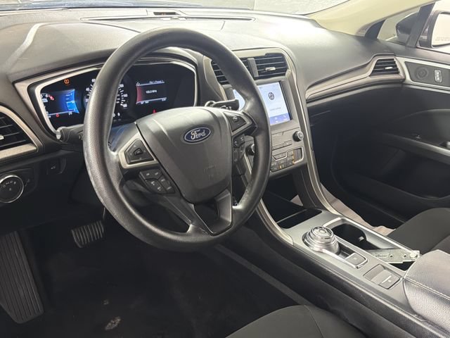 Certified 2019 Ford Fusion SE FWD image 2