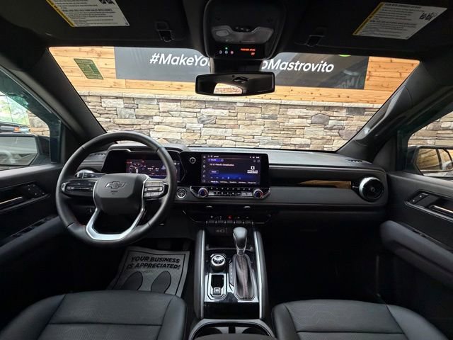Used 2025 Chevrolet Colorado Z71 w/ Z71 Convenience Package 2 AWD/4WD image 18